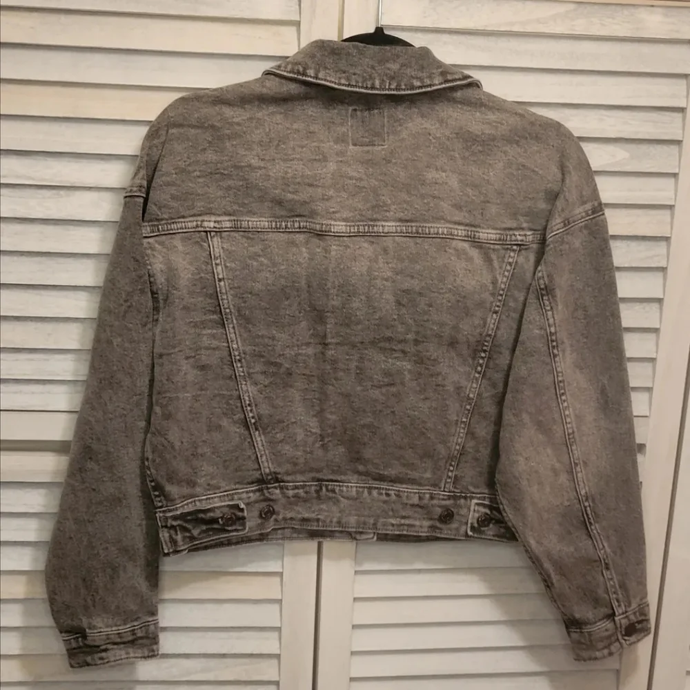 Wild‎ Fable cropped denim jacket size XS but will fit up to a Medium